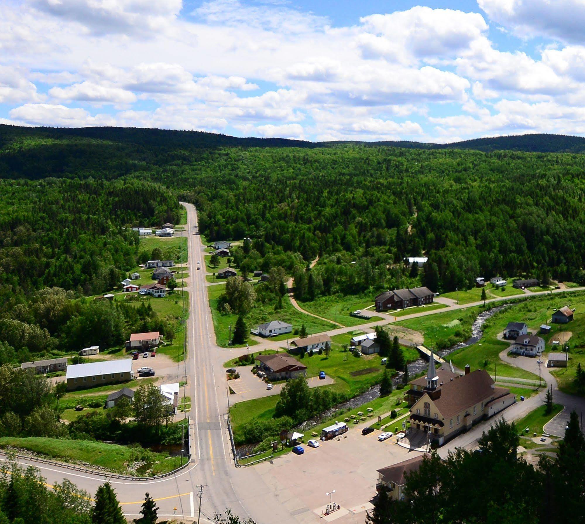 Auberge Du Presbytere De Riviere-Eternite Riviere Eternite Экстерьер фото