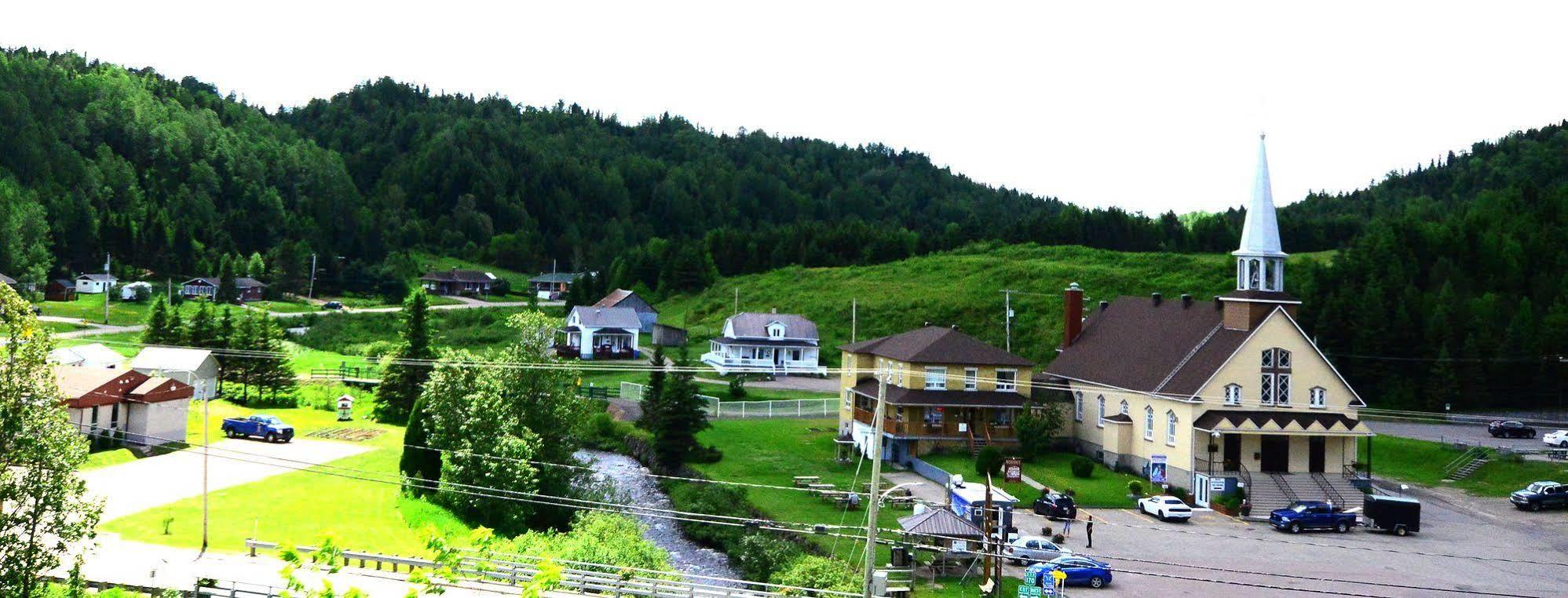 Auberge Du Presbytere De Riviere-Eternite Riviere Eternite Экстерьер фото